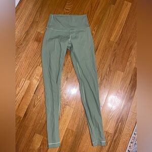 Lululemon wonder under size 4